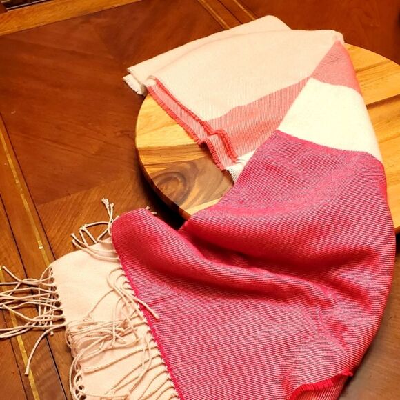 Banana Republic Accessories - BANANA REPUBLIC SHAWL